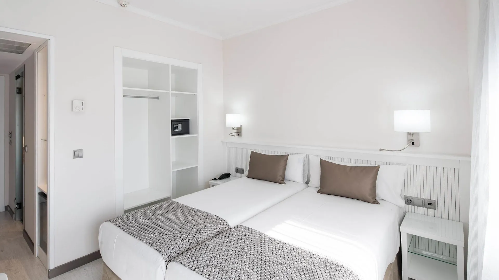 Catalonia Roma Hotel Barcelona