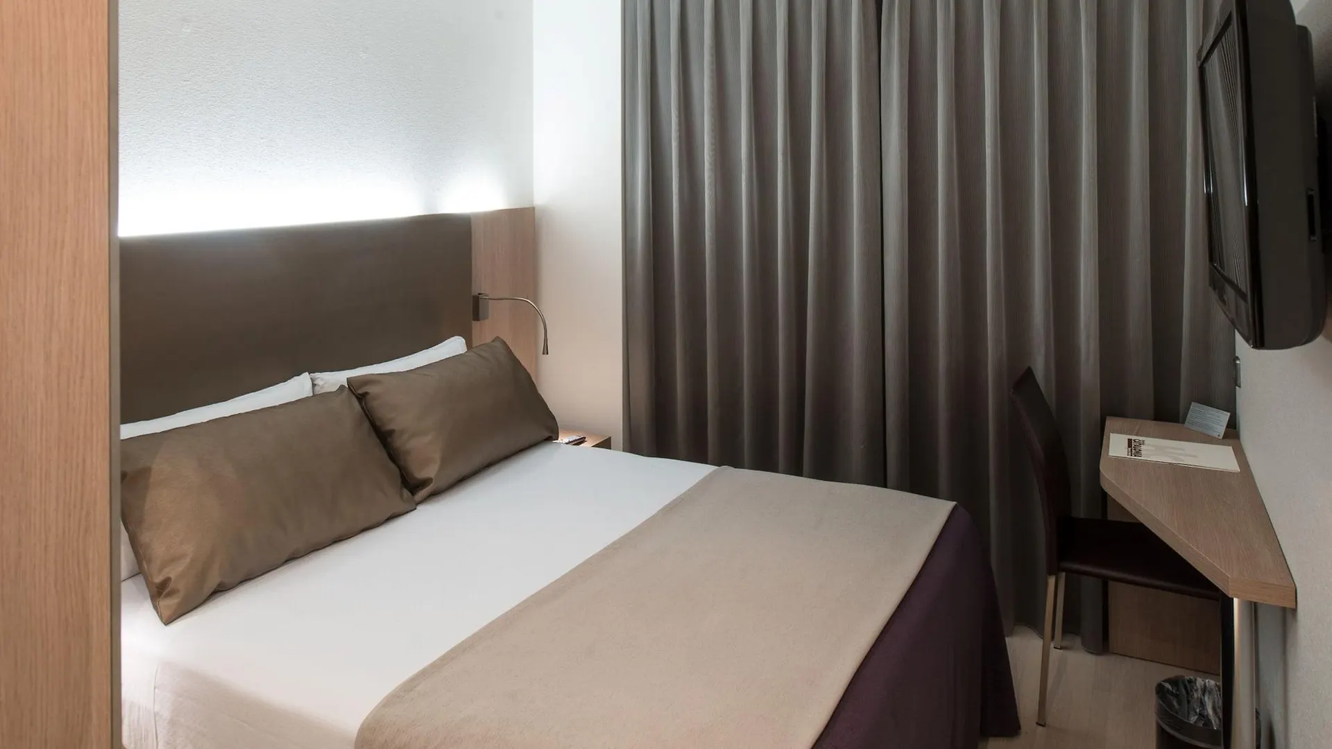 ***  Catalonia Roma Hotel Barcelona Spain