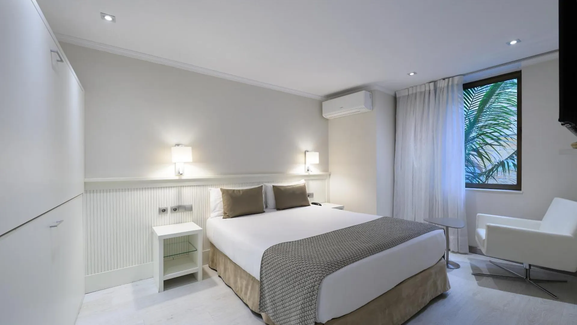 Catalonia Roma Hotel Barcelona