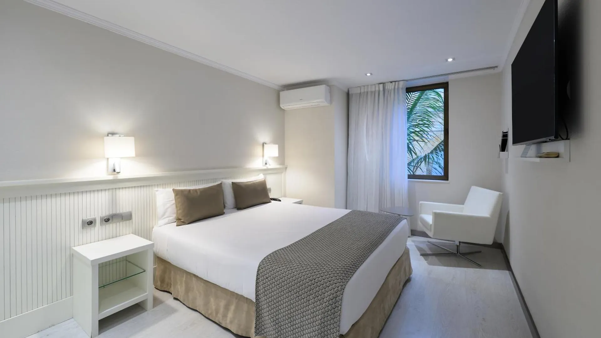 Catalonia Roma Hotel Barcelona Spain